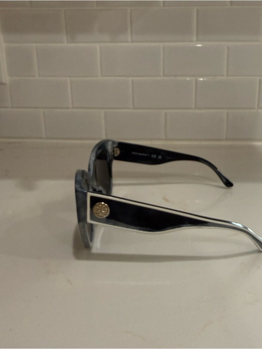 Tory Burch Women Sunglasses - Picture 2 of 4
